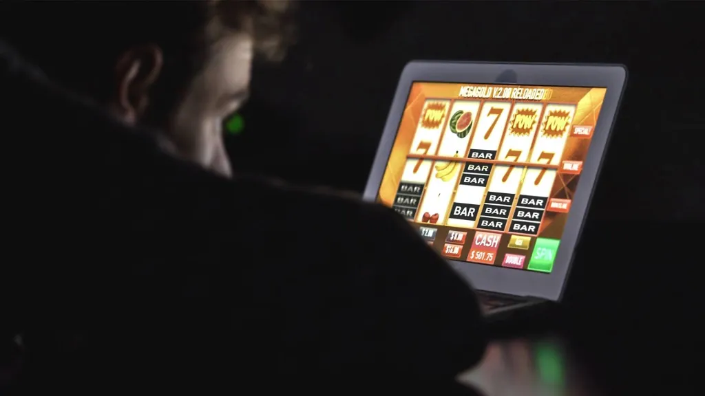 man spins online slots